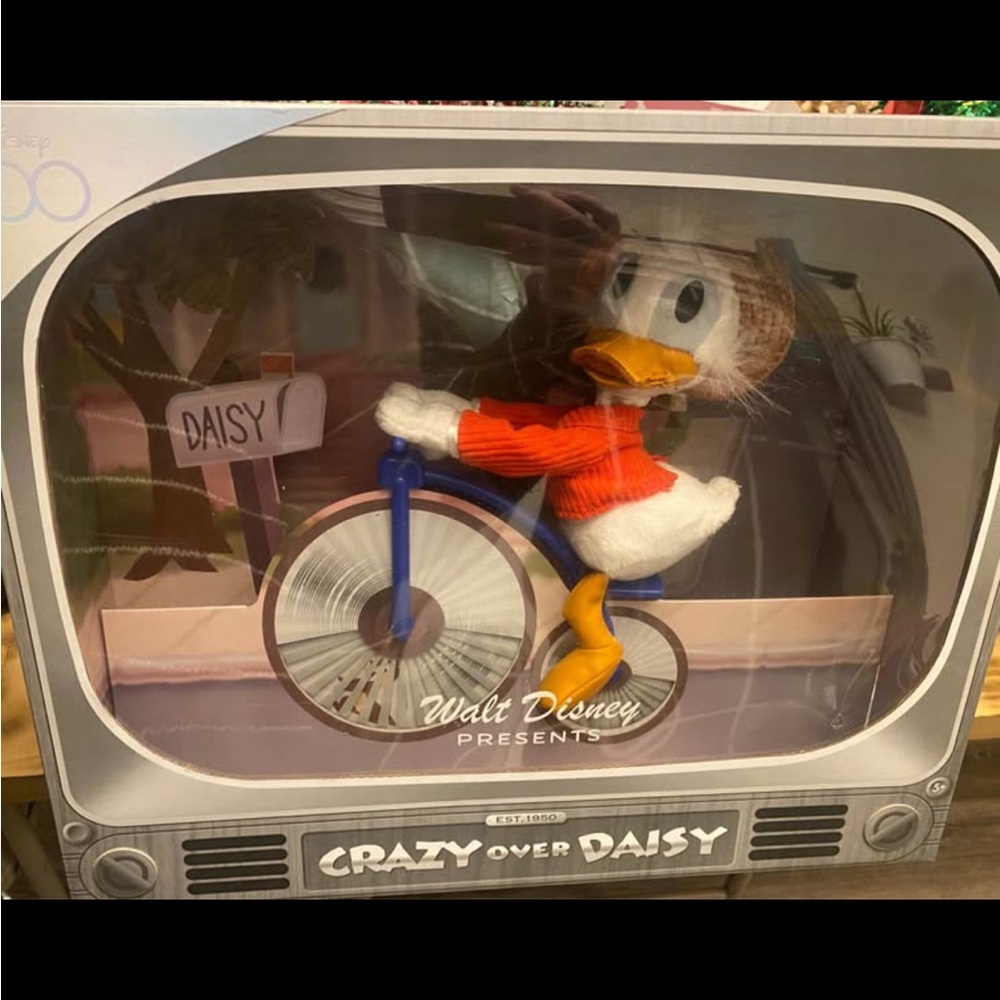 Walt Disney Daisy Duck Figurine